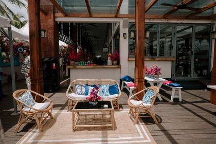 Lounge and Bar — Carnival decor — Alila Diwa Goa